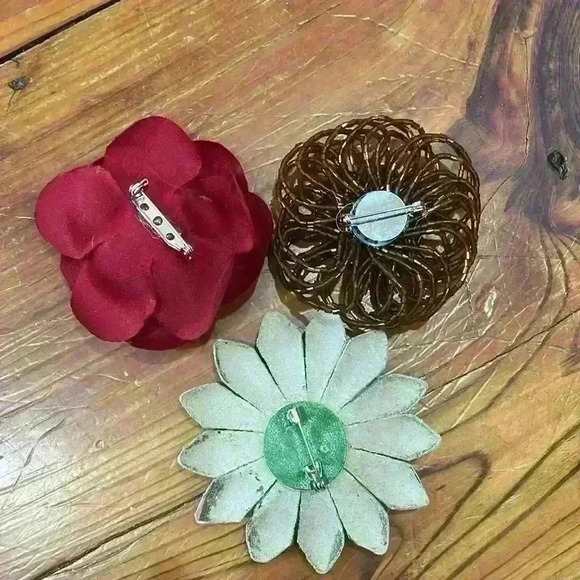 Vintage flower brooches green leather red brown beaded - Picture 5 of 5